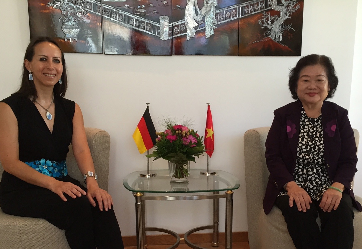 Samstag 27. August 2016, Frankfurt am Main. Frau Truong My Hoa, Vize-Staatspräsidentin a.D der Sozialistischen Republik Vietnam und Präsidentin der Vu- A- Dinh Stiftung empfängt mich in der Villa Hanoi zu einem Austausch.