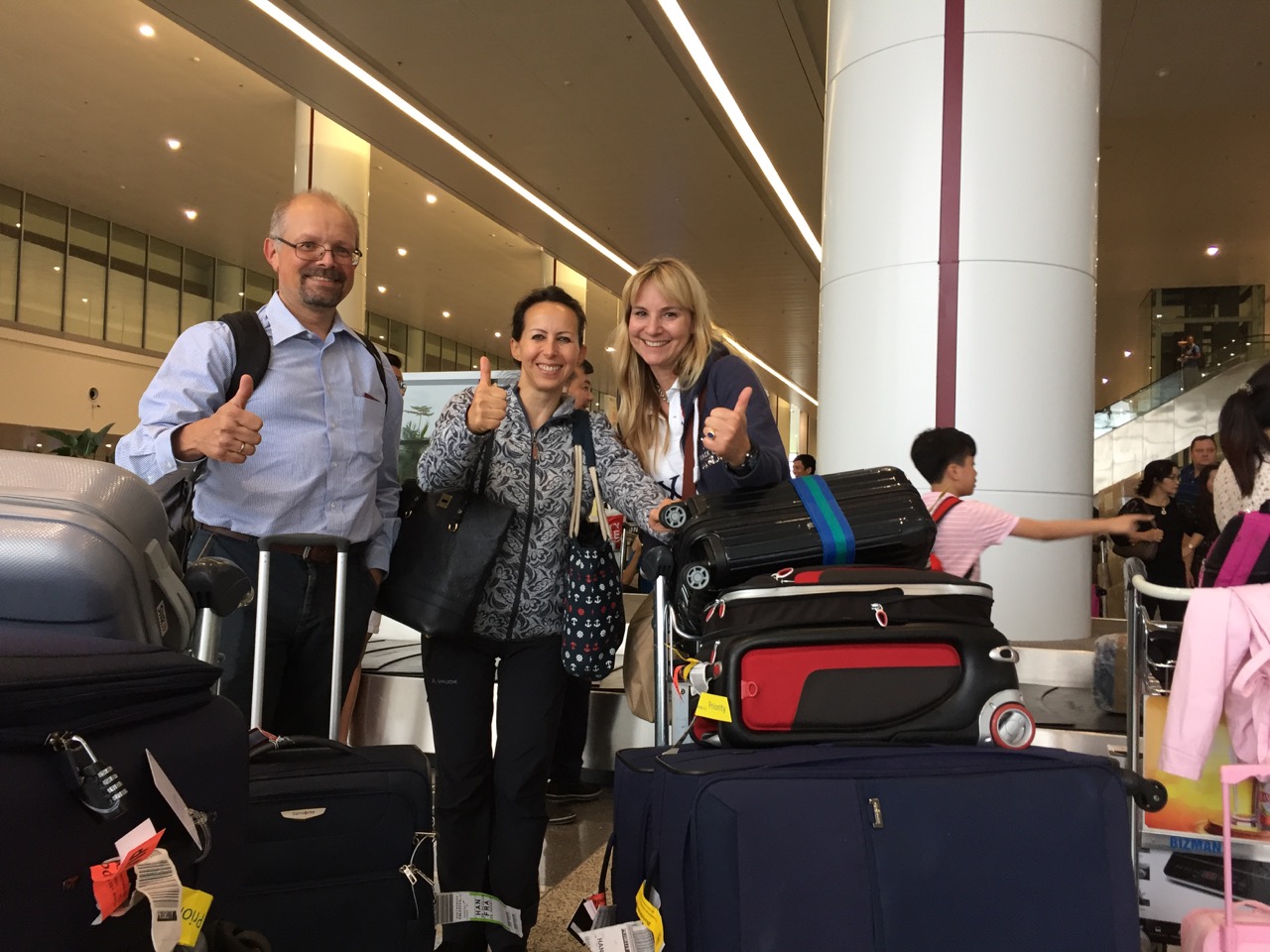 Frankfurt am Main, 18. Juni 2017. Das Team der Loan Stiftung (Isabelle Müller, Corinna Buchholz und Werner Huemer) macht sich auf den Weg nach Hanoi, Nordvietnam.